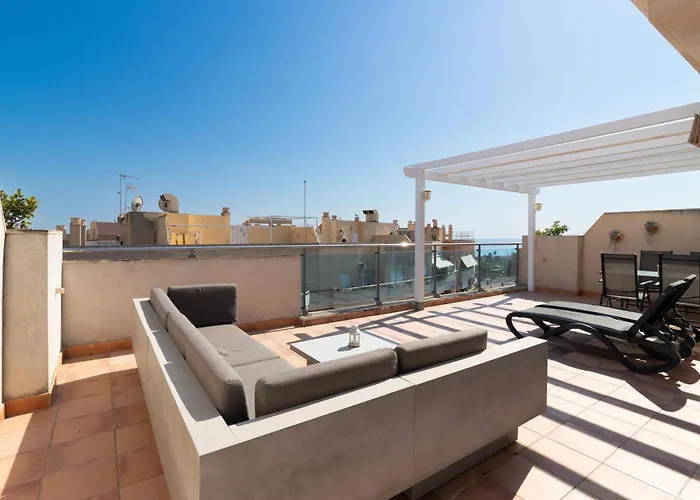 アパート Rooftop Apartment, ネルハ