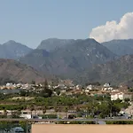 Rooftop Apartment, ネルハ