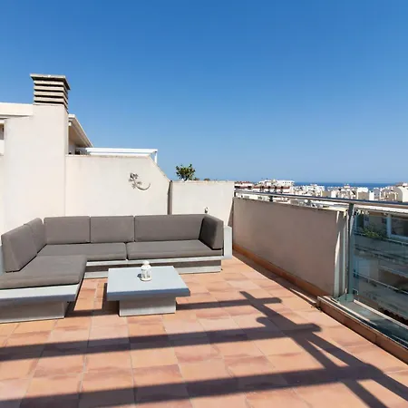 Rooftop Apartment, アパート